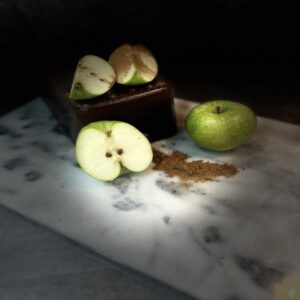 Pâte De Fruit Pomme Cannelle Pâtes de fruits Qualité Artisanale Pâte de fruit artisanale pomme cannelle, confiserie douce et épicée