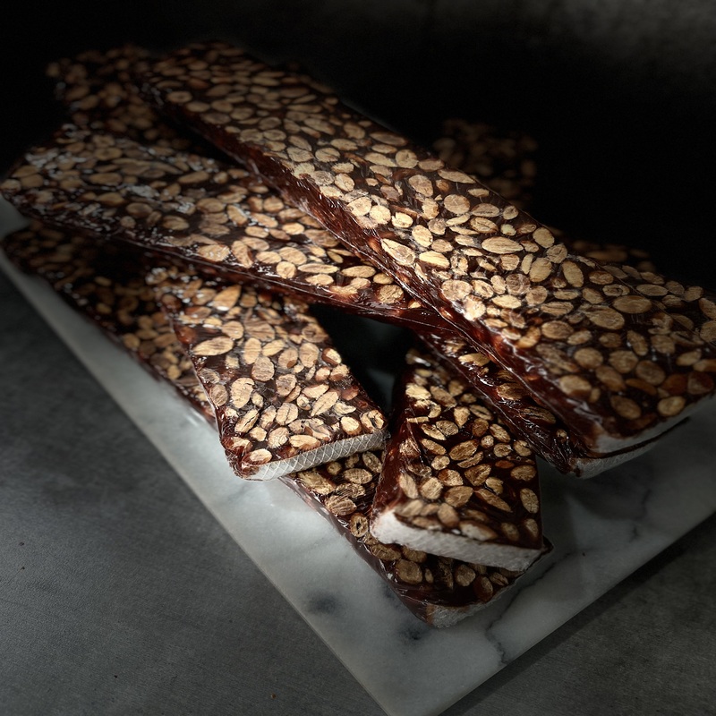 Nougat Noir Nougats Qualité Artisanale Nougat noir des Délices de Loris, une gourmandise provençale