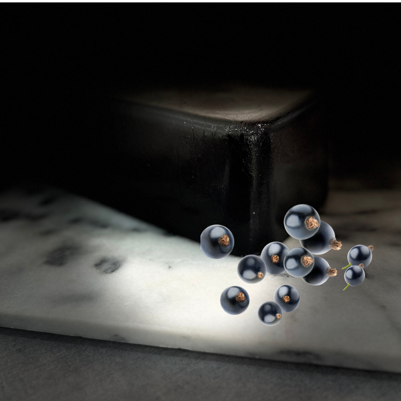 Pâte de fruit cassis artisanale des Délices de Loris, intense et fruitée.