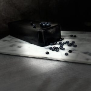 Pâte de fruit artisanale à la myrtille, confiserie douce et acidulée