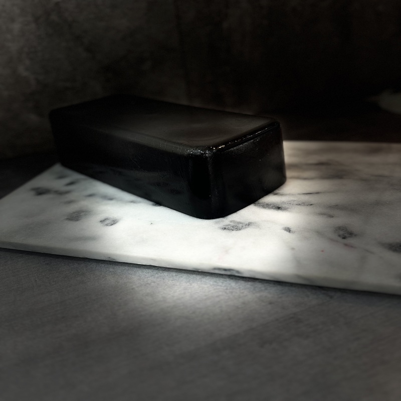 Délicieuse pâte de fruit artisanale au cassis des Délices de Loris.