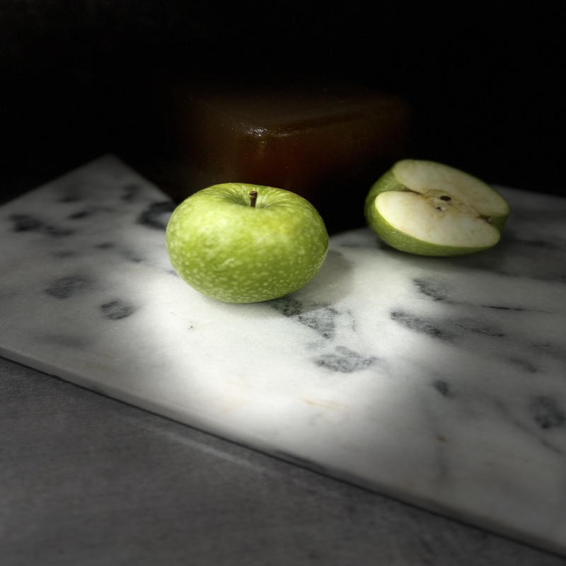 Confiserie artisanale aux pommes vertes, idéale pour accompagner desserts et fromages avec une touche sucrée.