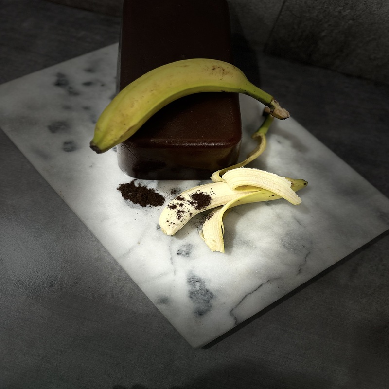 Délicieux morceaux de pâte de fruit banane vanille, idéaux pour toutes les occasions.