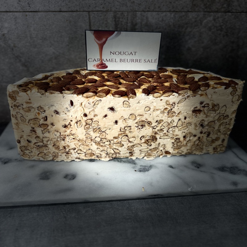 Nougat artisanal au caramel beurre salé, fondant et croquant