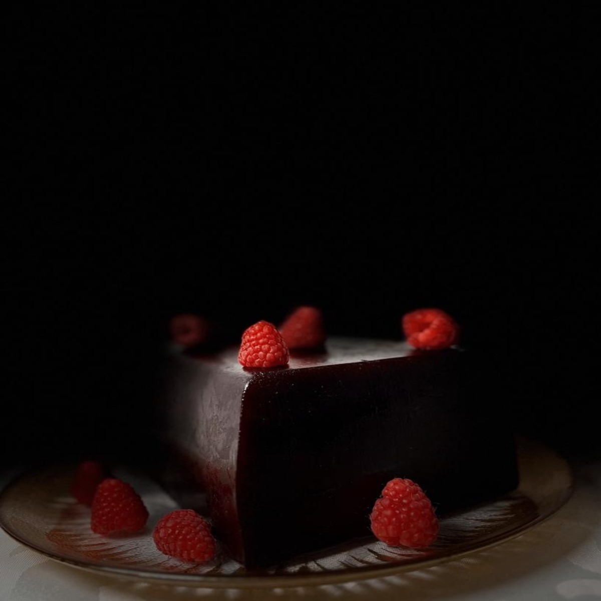 Pâte de fruit à la framboise des Délices de Loris, une confiserie artisanale mettant en valeur l'intensité des fruits rouges.